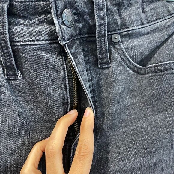 Madewell Curvy High-Rise Skinny Jeans in Black Sea - Picture 7 of 14